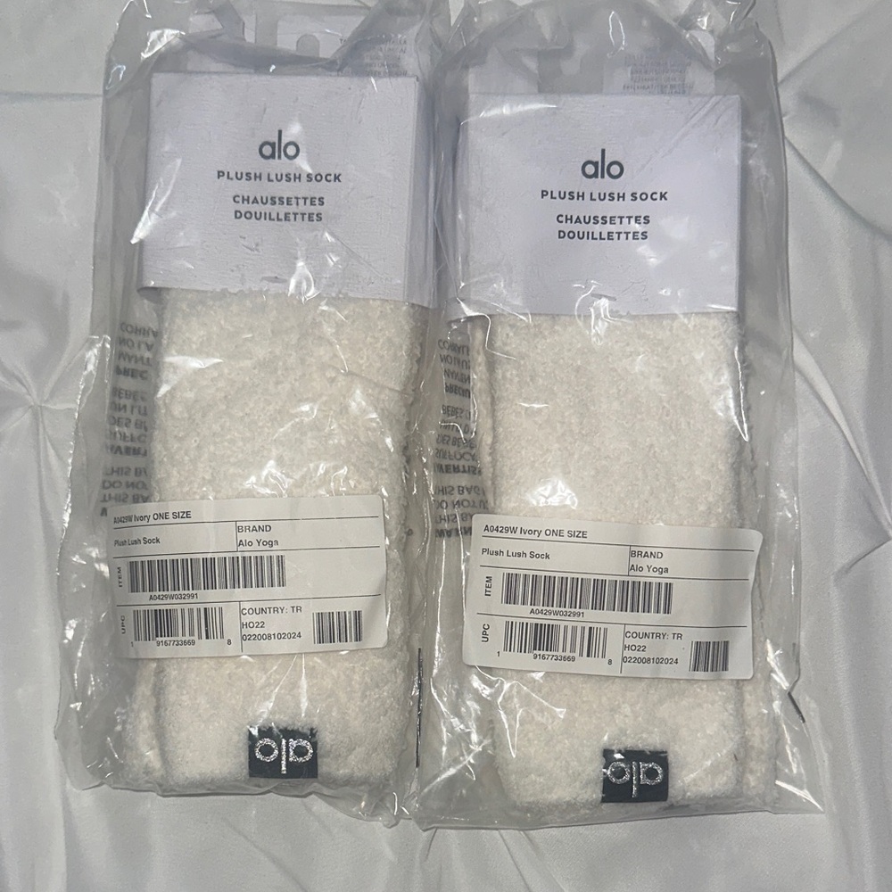 ALO Bundle Plush Lush Sock in Ivory - Pair of 2 Cozy Fuzzy Socks